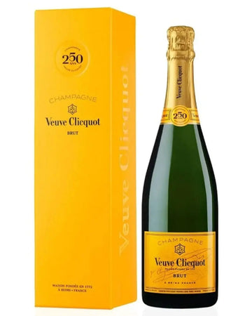 Veuve Clicquot Yellow Label Champagne With Gift Box, 75 cl Champagne & Sparkling 3049614214790
